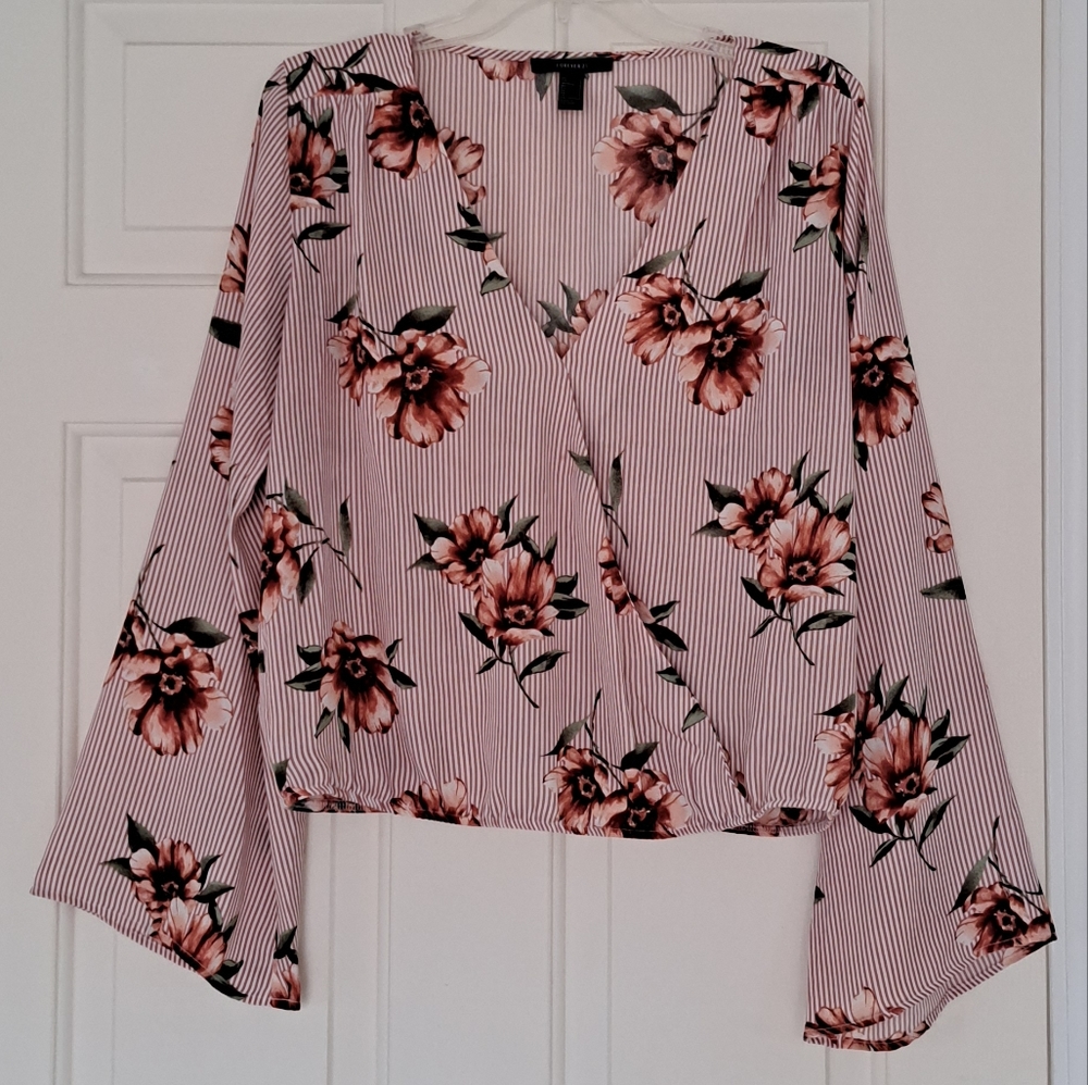 Forever 21 floral v-neck striped top. Size L.